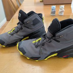 LIKE NEW Salomon Hiking Boots Men's Size 10