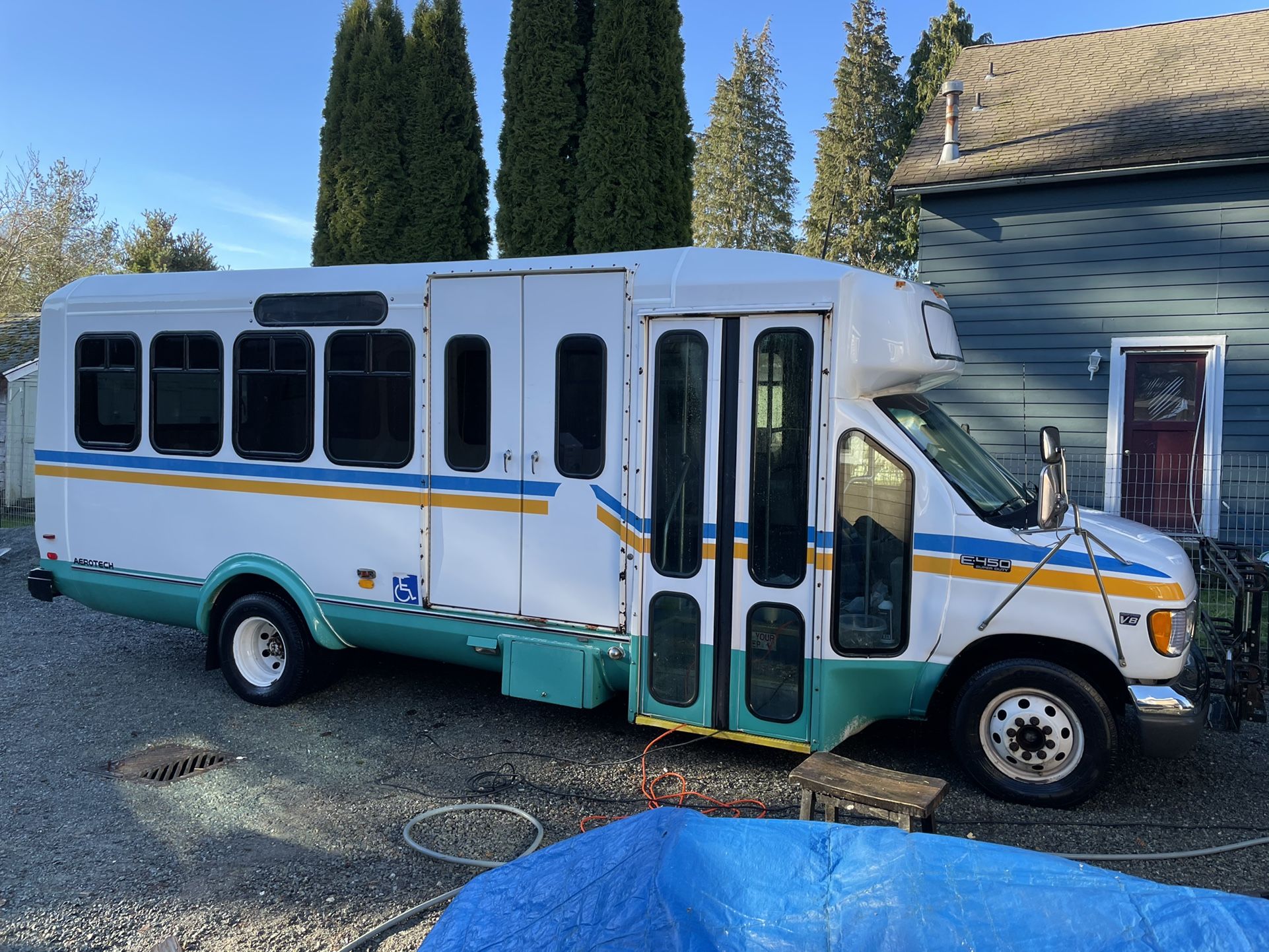 1998 Ford E-450 shuttle