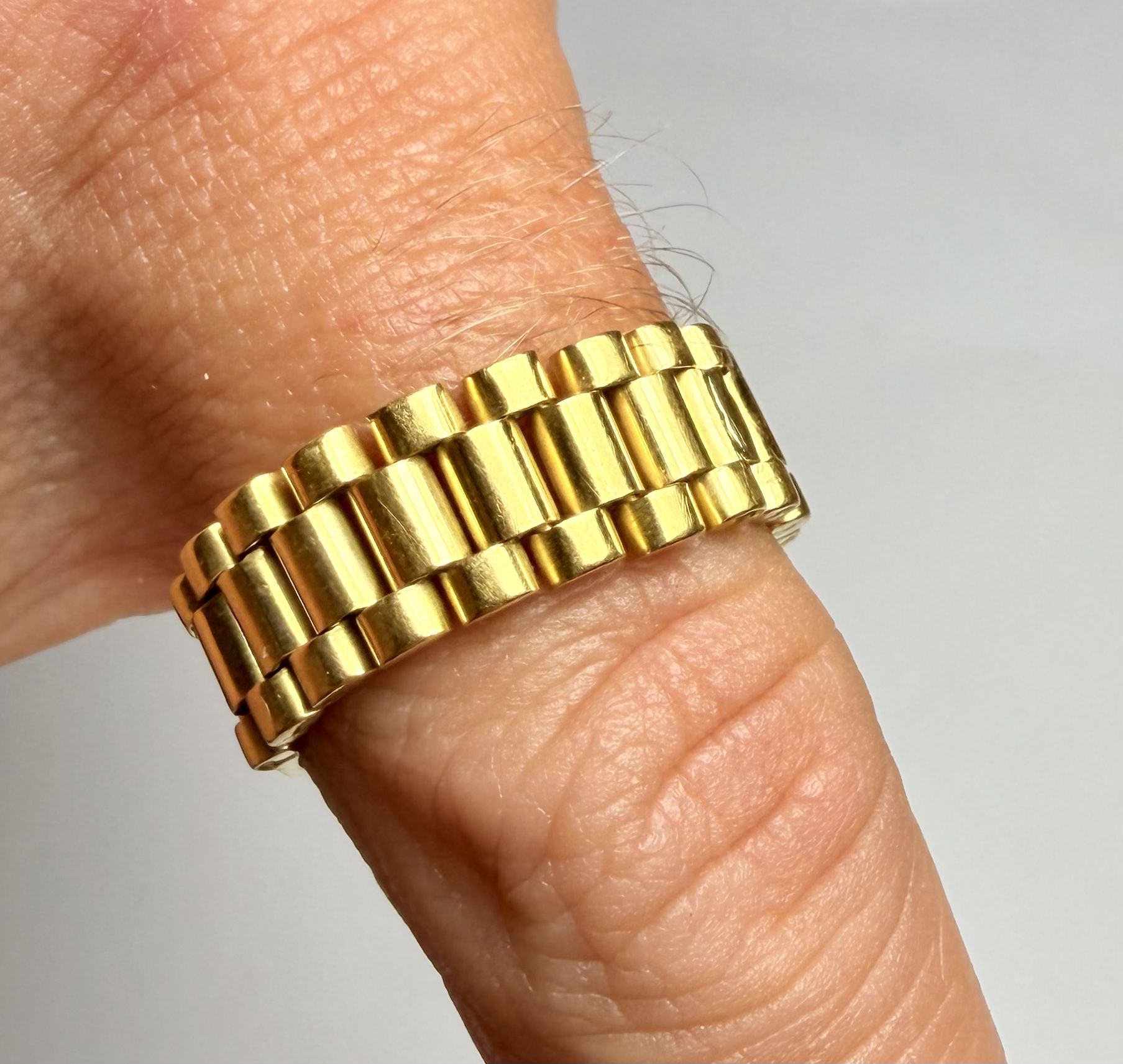 18K Solid Gold Flexible Ring – 5.5g, Size 7, 7mm Wide