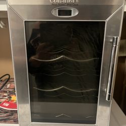 Wine Fridge, 6 Bottle, Cuisinart CWC 600, Like New, 8 Presettings, 24 x 12.8 - × 17.9 in.,Countertop