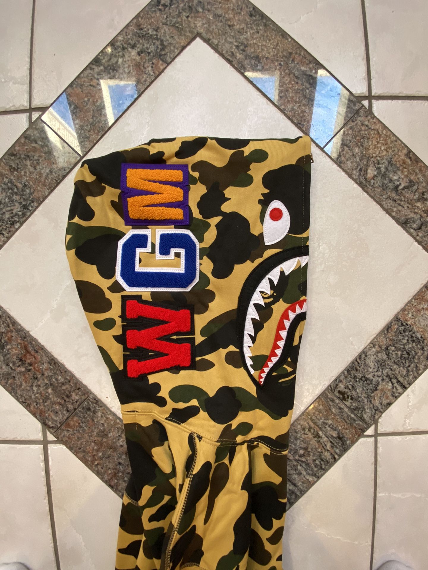 BAPE YELLOW CAMO SHARK HOODIE SZ(L)