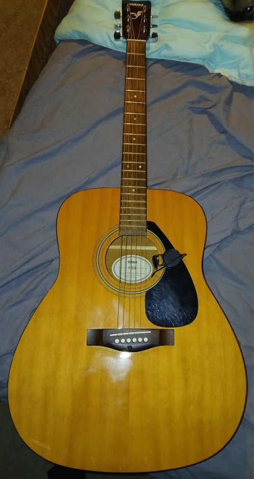 Yamaha F-310 Acoustic Guitar