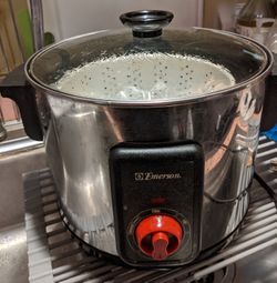 Presto Nomad 8 Qt. Slow Cooker- BRAND NEW for Sale in Hemet, CA - OfferUp