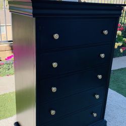 Black Dresser With Flip Top 