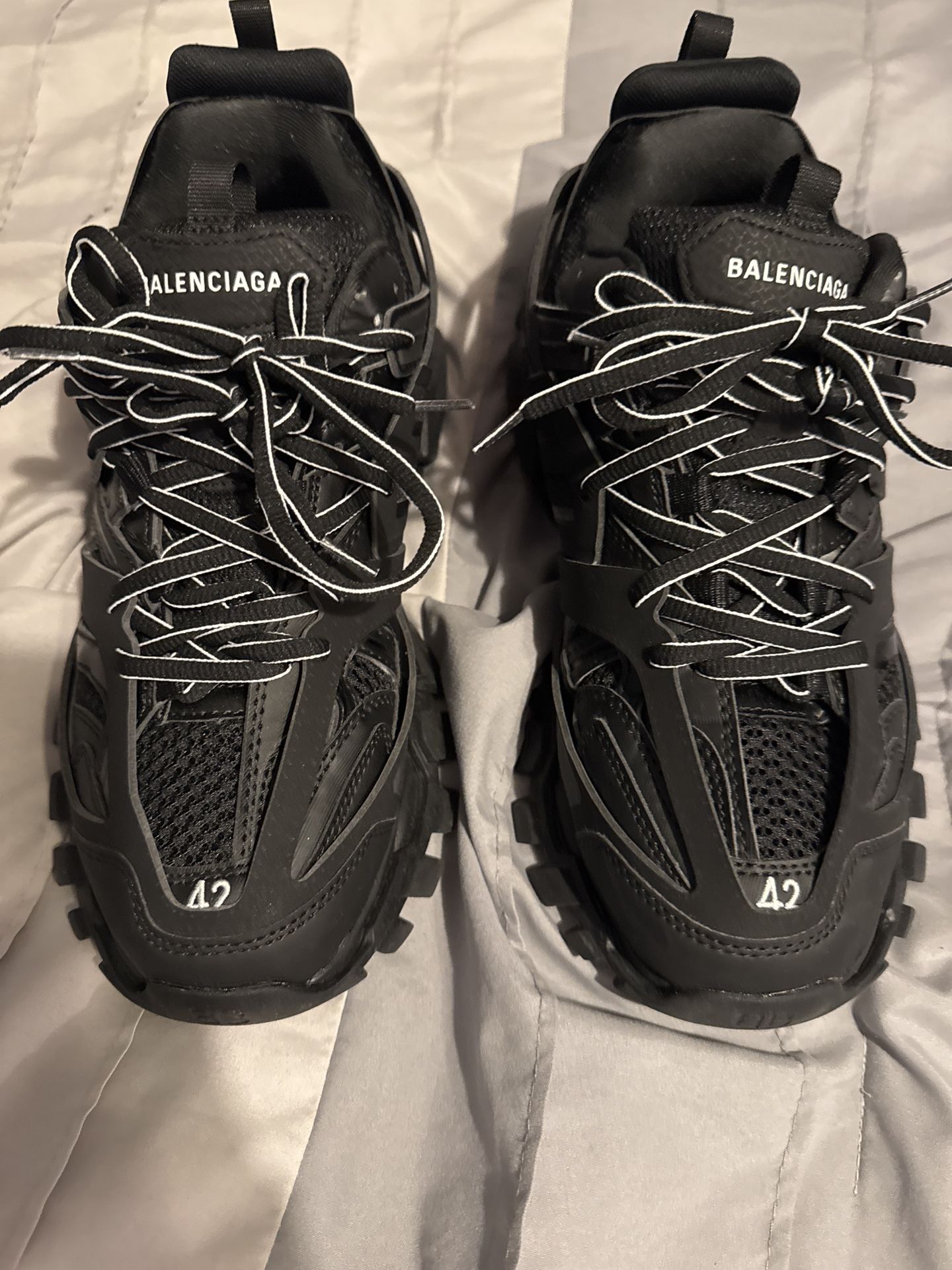 Balenciaga Track Size 42 (WORN ONCE)