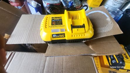 Dewalt Fast Charger 