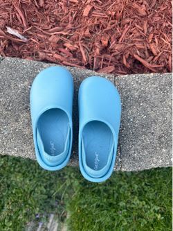 Little kids slip on shoes - size 9
