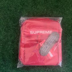 Supreme Shoulder Bag 