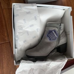 Croft & Borrow Ortholite ankle Boots. Grey Color Size8 Wide, Black Size 8.5 Wide.