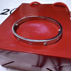 cartier love bracelet size 19 fits men woman 