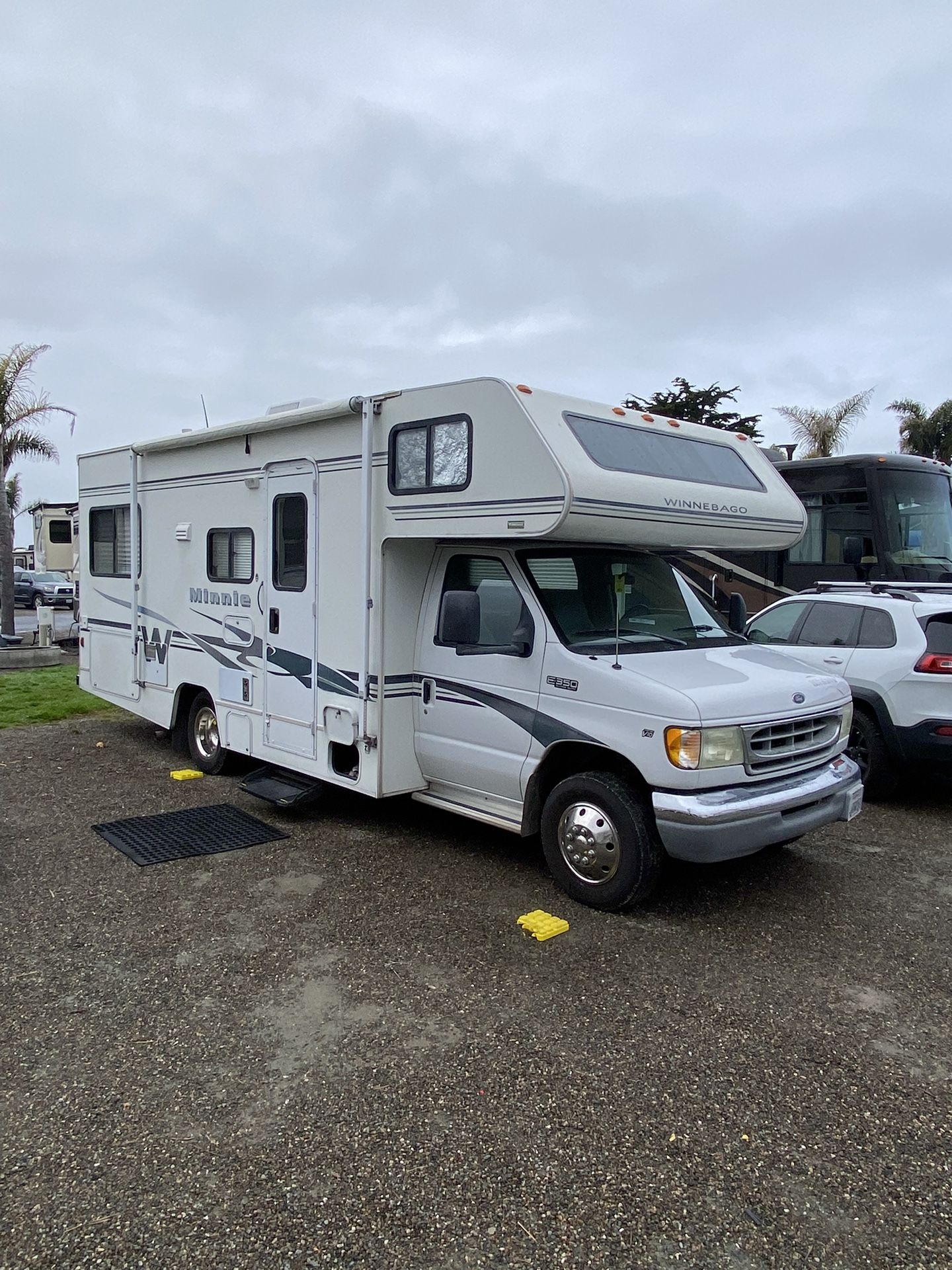 2002 Winnebago Minnie
