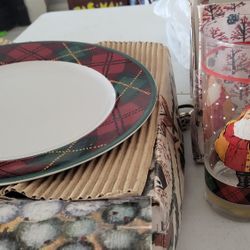 4 Block Gear Father Christmas 10.5 Dinner Plates BLOCK  Christmas 14 Oz cups 4 vintage