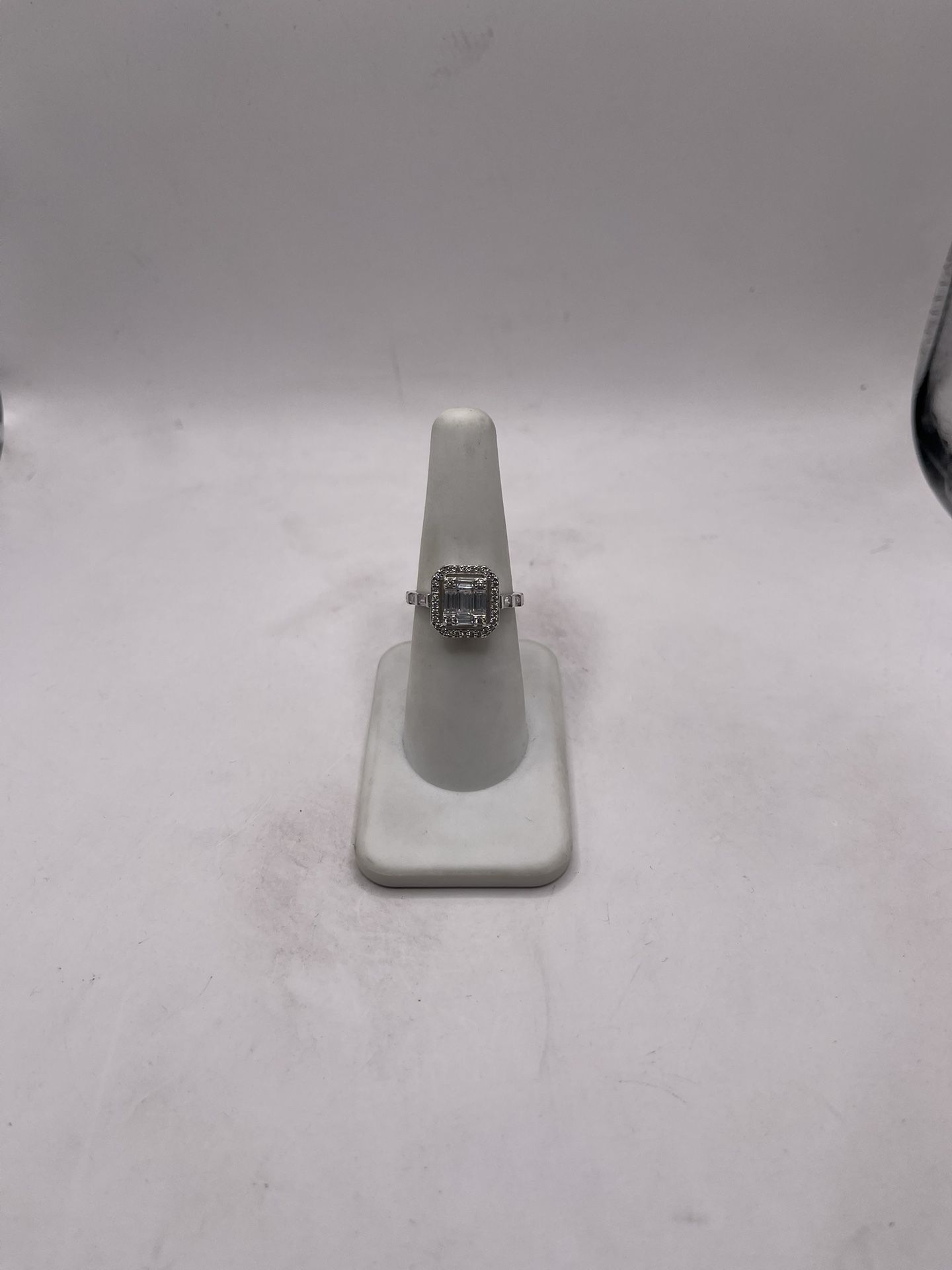 14kt Gold Engagement Style Ring w/ Cluster Design