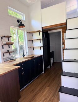 Beautiful Custom Tiny Home 348 sq ft