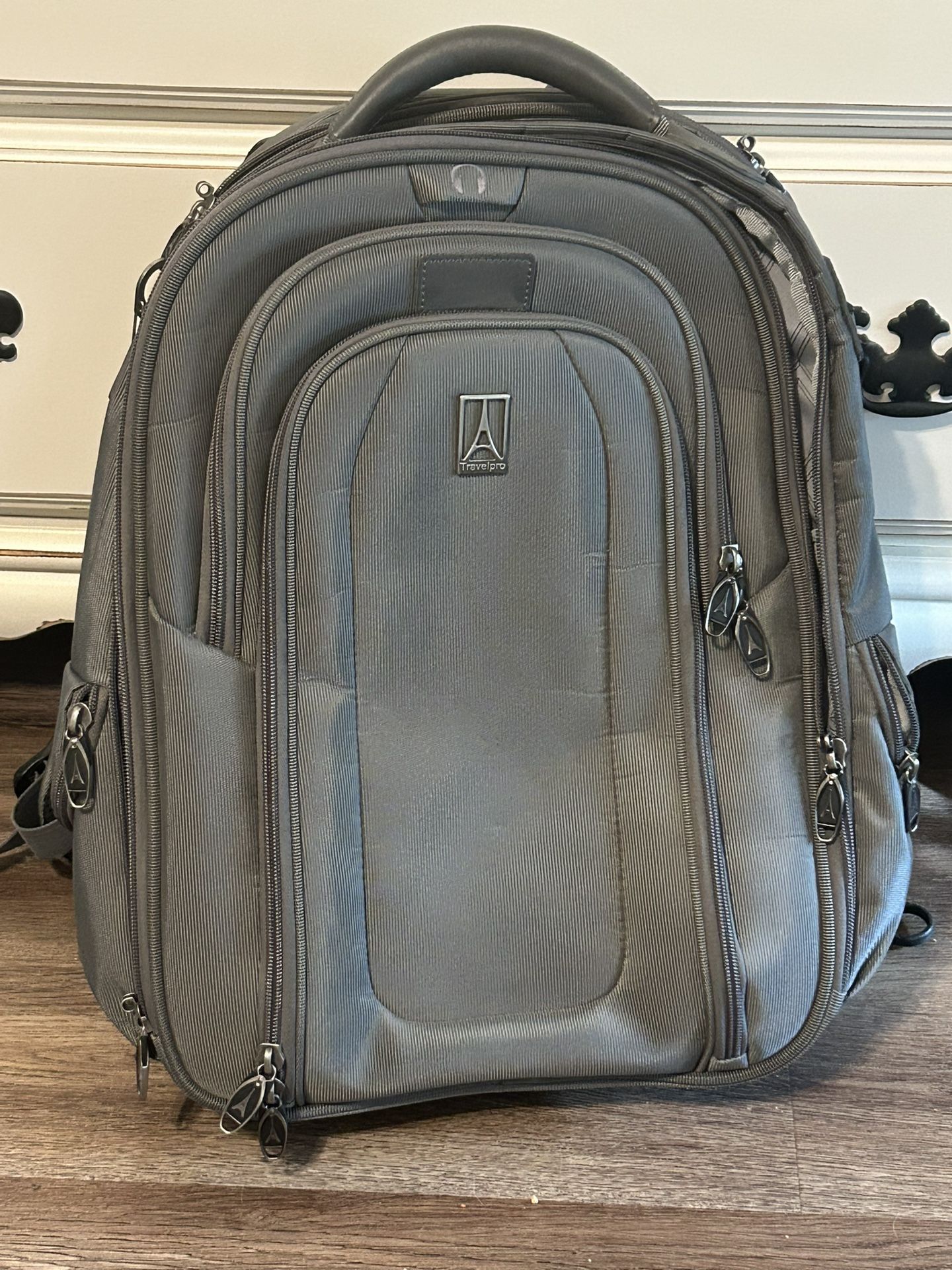 Travelpro Crew 9 Business Laptop Tablet Backpack 4 Compartment w/ Pockets 17.5”