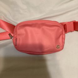 Lululemon  Belt Bag (Sakura Pink)
