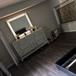 Dresser/ Headboard/ Lamps/ Queen Mattress 