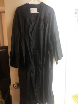 Graduation Gown 5’7-5’9
