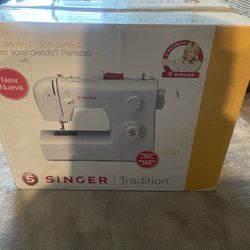 Singer Sewing Machine Like New 