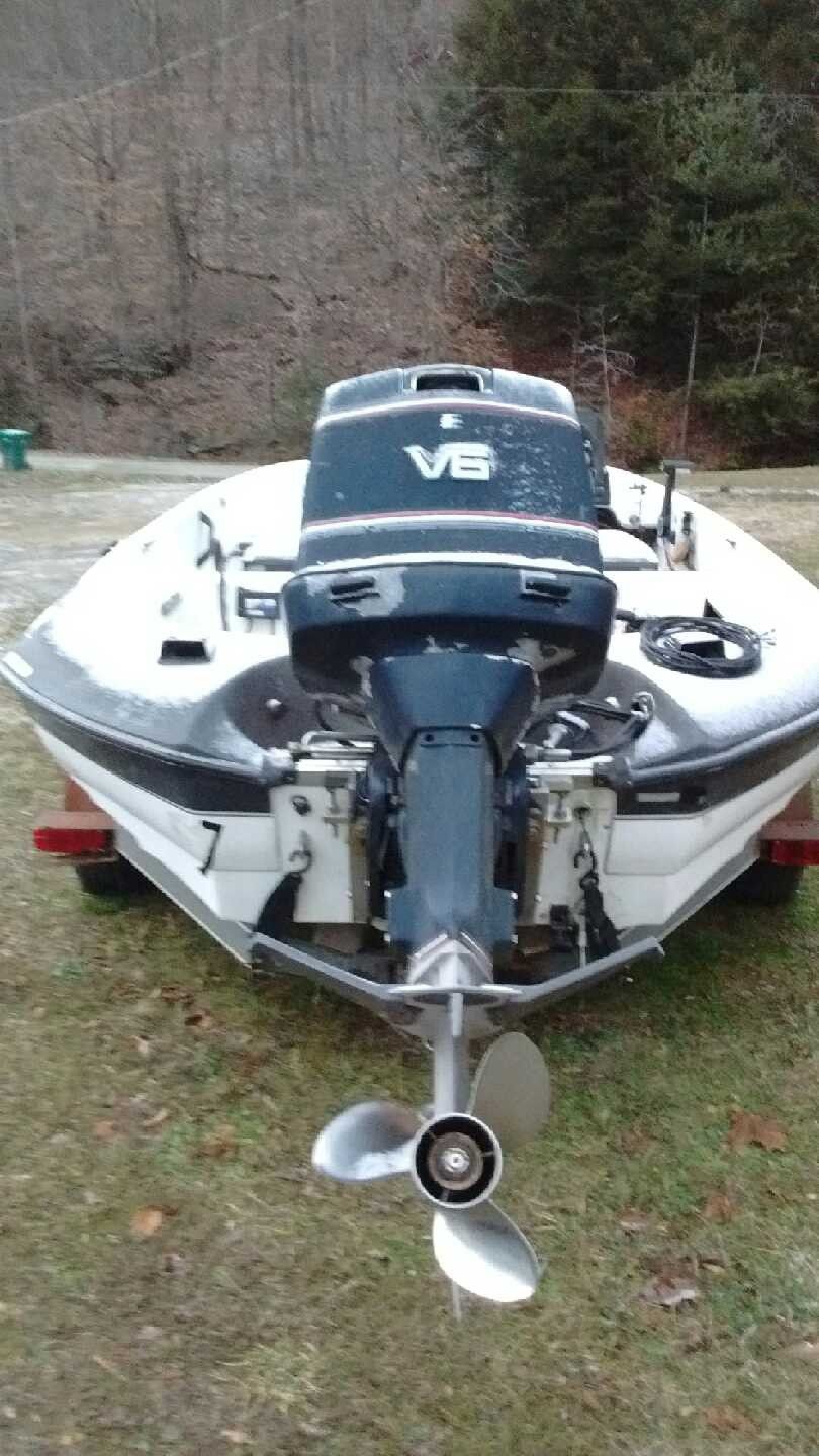 Photo 1995 cajun with limited edition evinrude 150