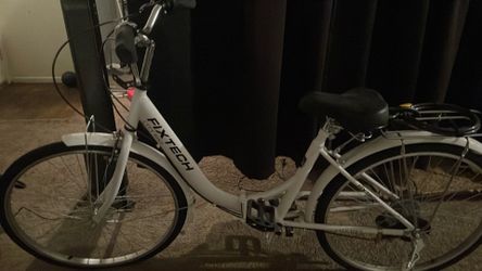 Fixtech White Bike – Medium Size (Gently Used)