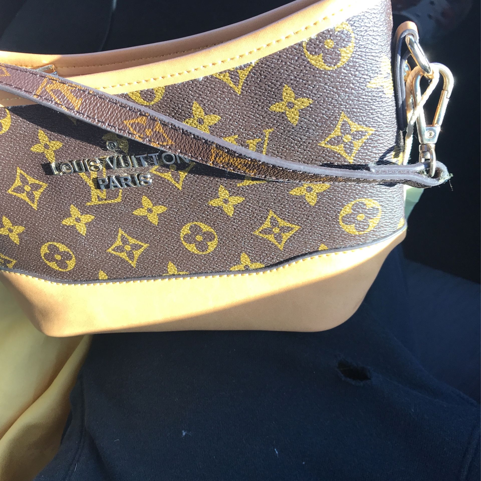 Used Louis Vuitton Mini Lock it Bracelet (Silver) for Sale in College  Station, TX - OfferUp