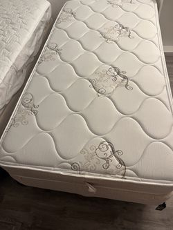 Twin TheraPedic Delux bed