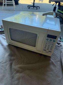 Microwave - White