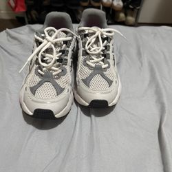 Adidas Ozmillen Size 5 Female 