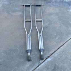 Crutches, adjustable for people between 5’,2” to 5’10” tall