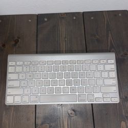 Apple wireless Bluetooth keyboard