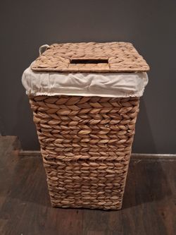 handwoven water hyacinth laundry hamper with a lid and a removable fabric liner