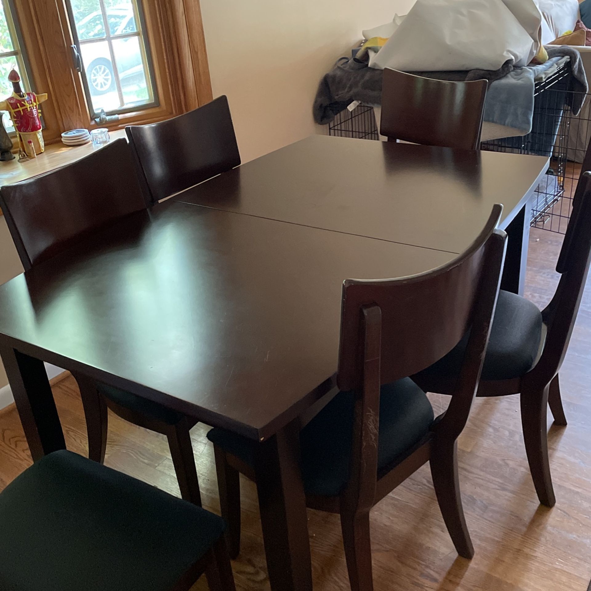 Dining Room Table And Chairs 