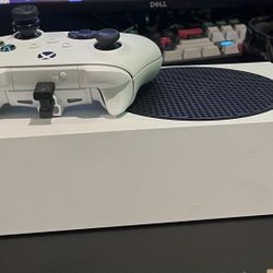 Xbox Series S With Strike Pack