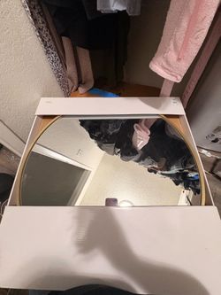 Round mirror