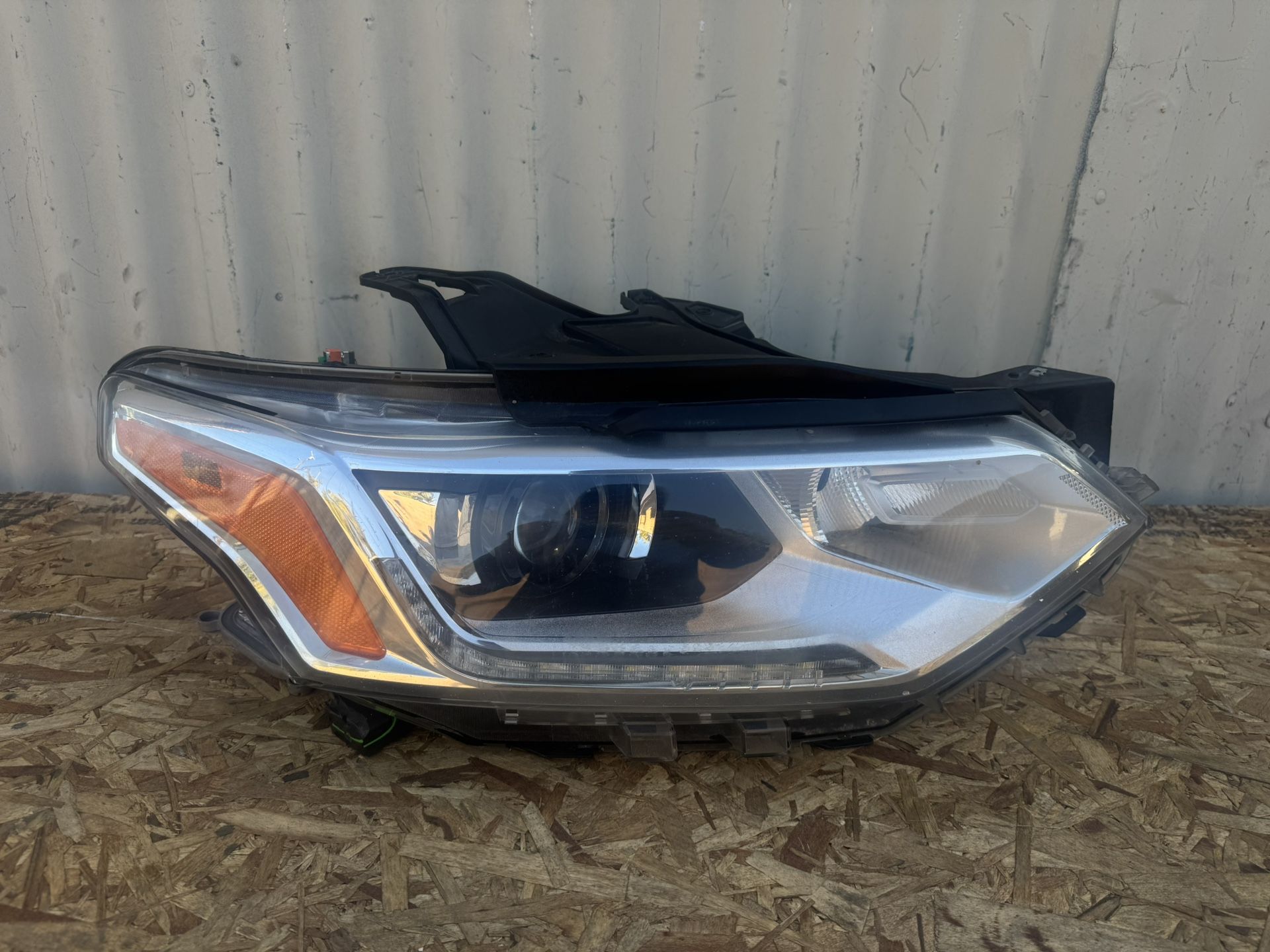 2018-2019-2020-2021 CHEVROLET TRAVERSE CHEVY RIGHT RH HID XENON HEADLIGHT OEM