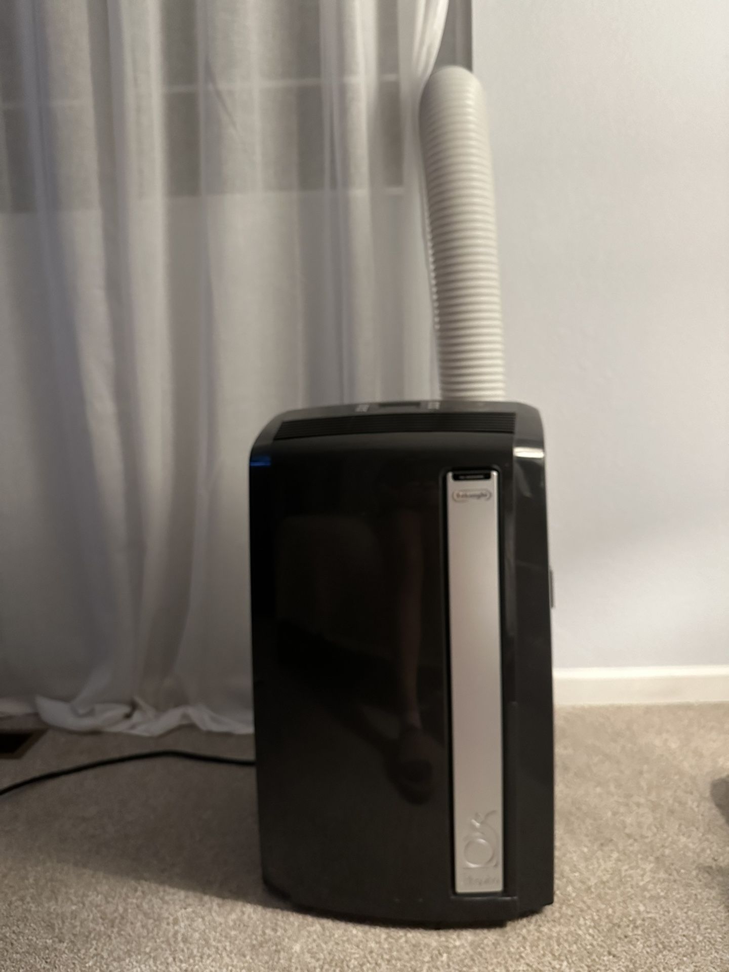 DeLonghi 12,500 BTU Portable AC