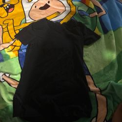 Black tee size small