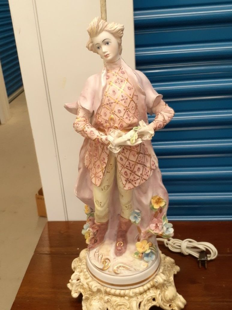 Vintage. Italian Porcelain Lamp