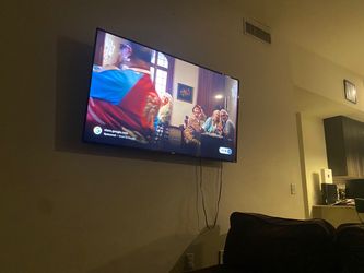 TCL Flat Screen TV Wall Mounted like new ￼
