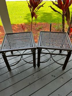 Castelle 20in side table