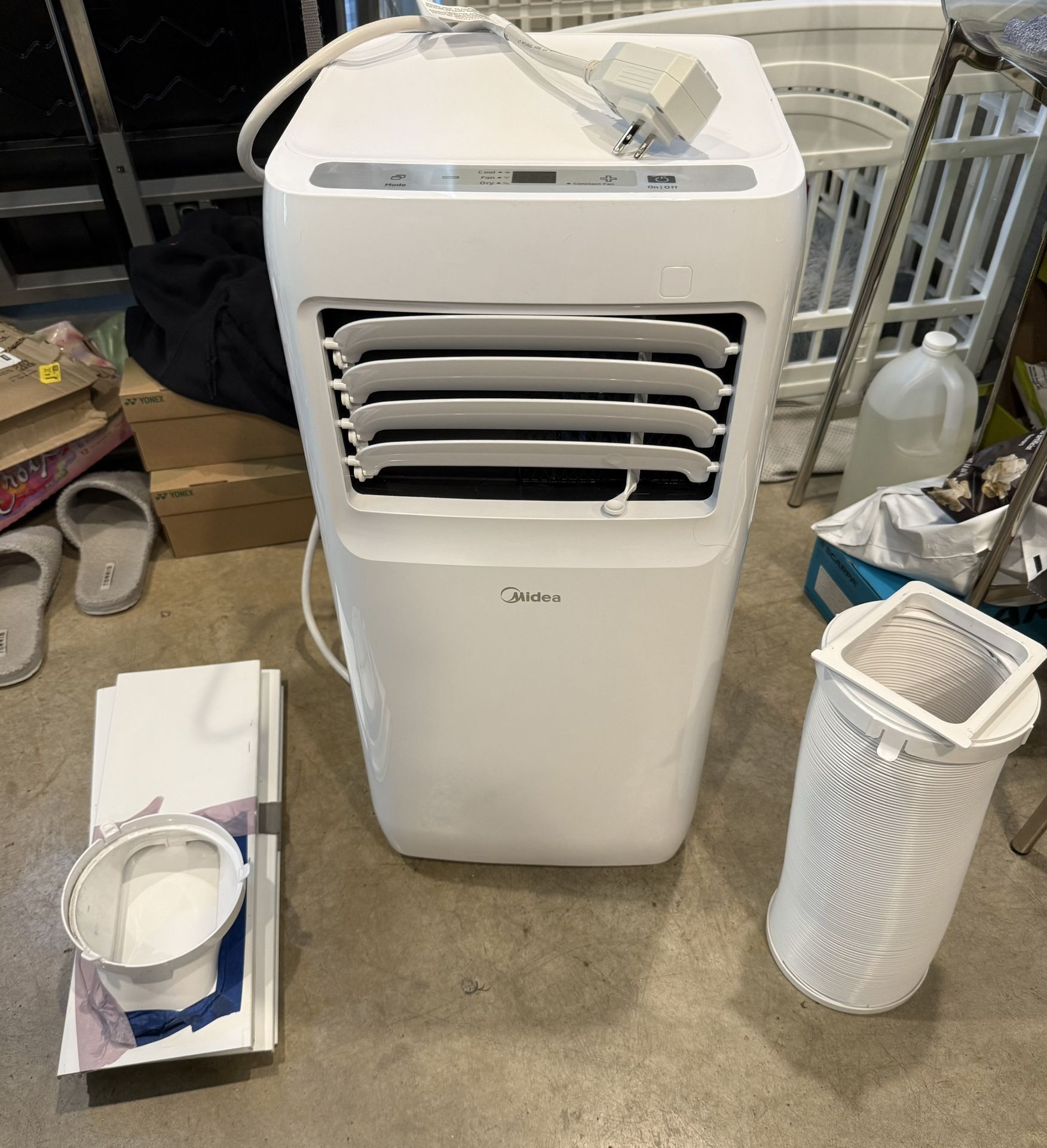 Midea 8,000 BTU portable air Conditioner