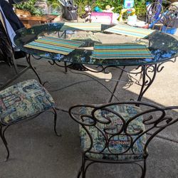 Kitchen Table And 4 Chairs