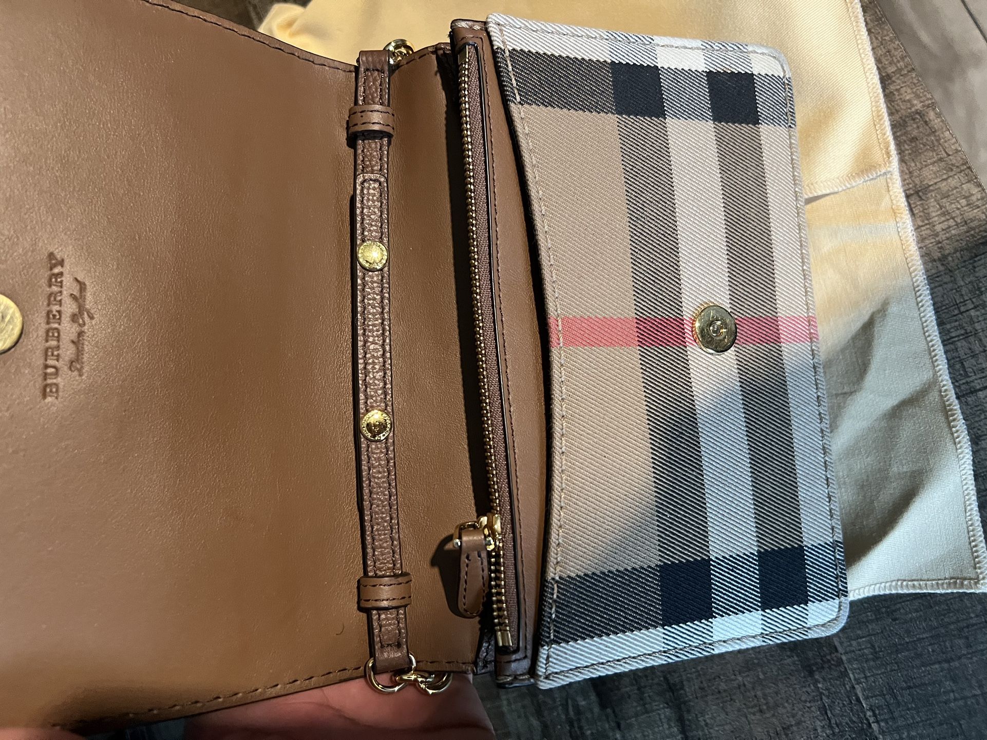 Burberry Bag for Sale in Palm Springs, CA - OfferUp