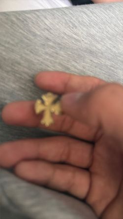 10k cross finger ring