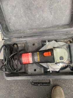 Crane undercut saw