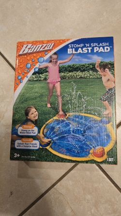 Stomp and splash blast pad