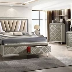 B6600 Freya 5pc Queen Bedroom Set – Light Gray Wood Bed, Dresser, Mirror, Chest & Nightstand – Modern & Elegant