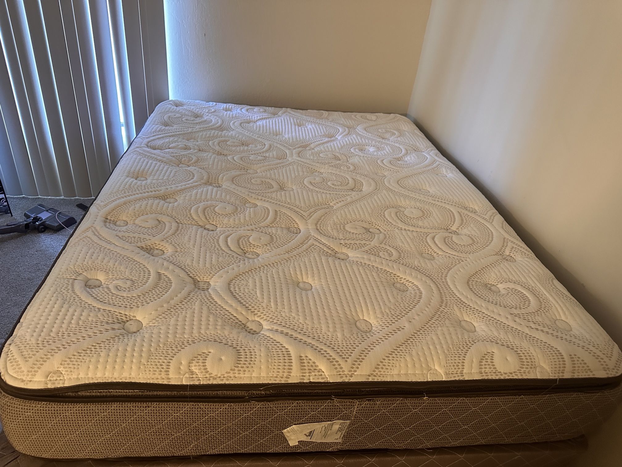 Corsicana Bedding - Queen