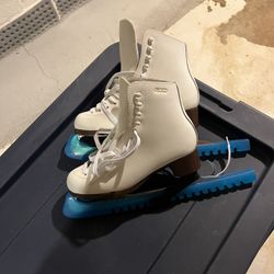 GAM Ladies Figure Skates 5 1/2 C